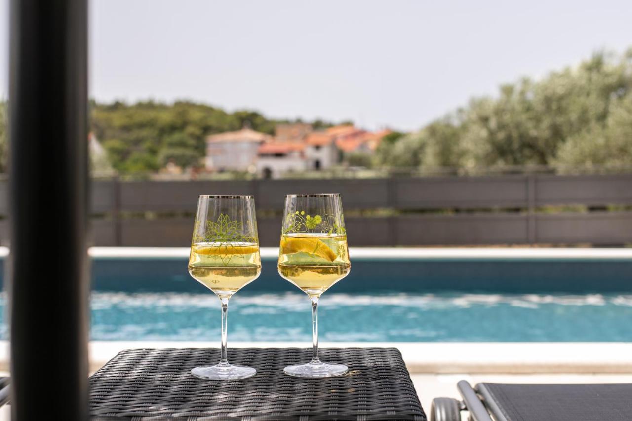 Apartments Tina Stinjan Пула Екстериор снимка