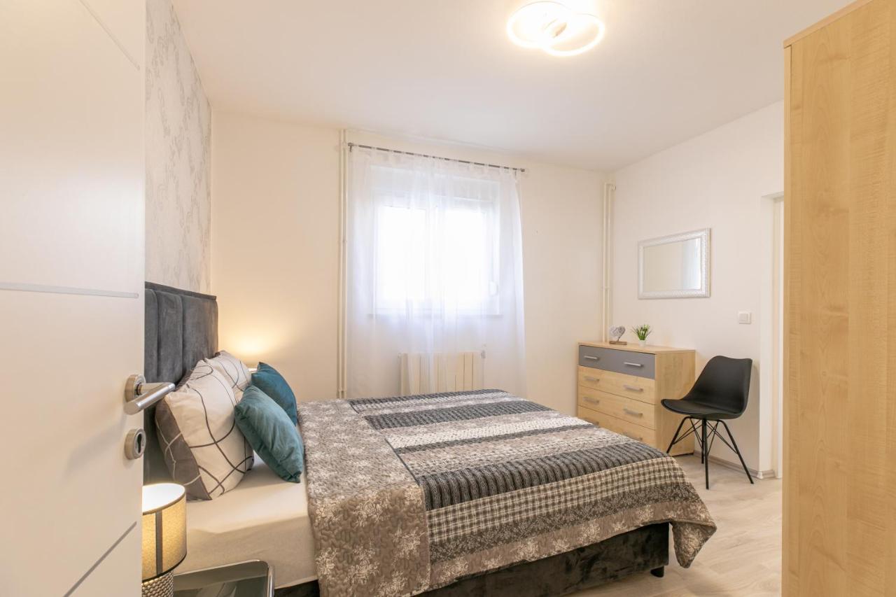 Apartments Tina Stinjan Пула Екстериор снимка
