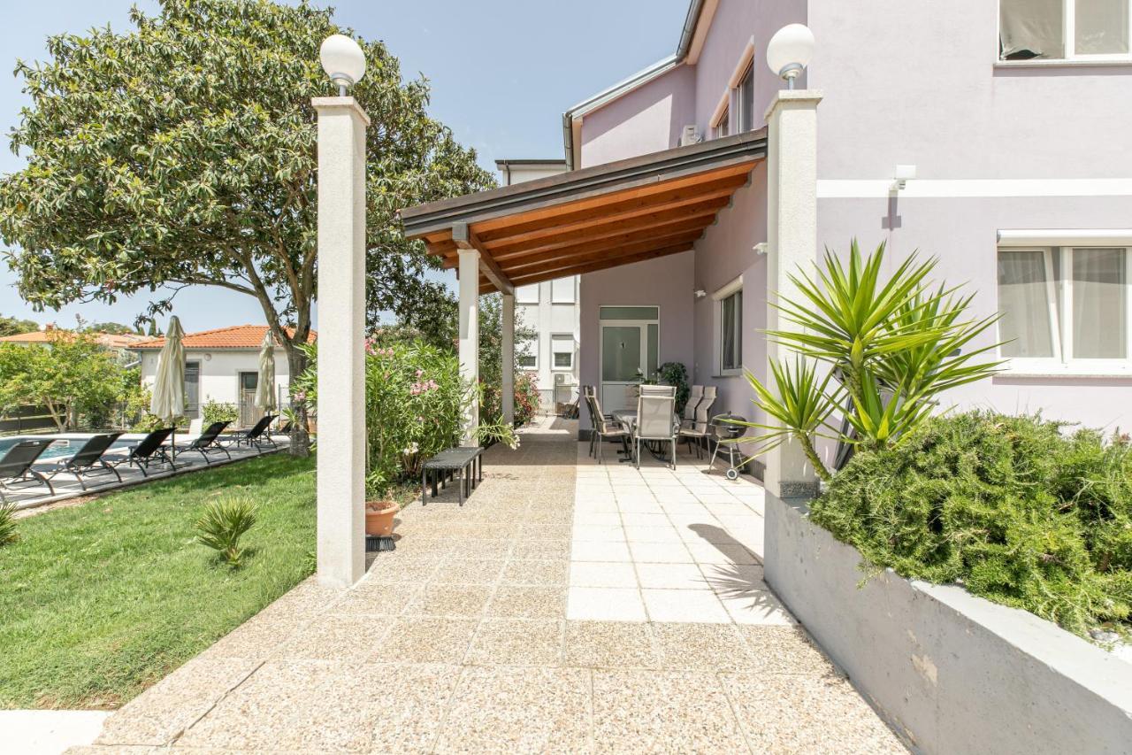 Apartments Tina Stinjan Пула Екстериор снимка