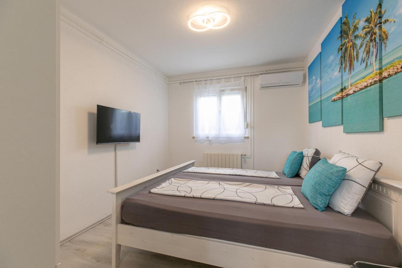 Apartments Tina Stinjan Пула Екстериор снимка