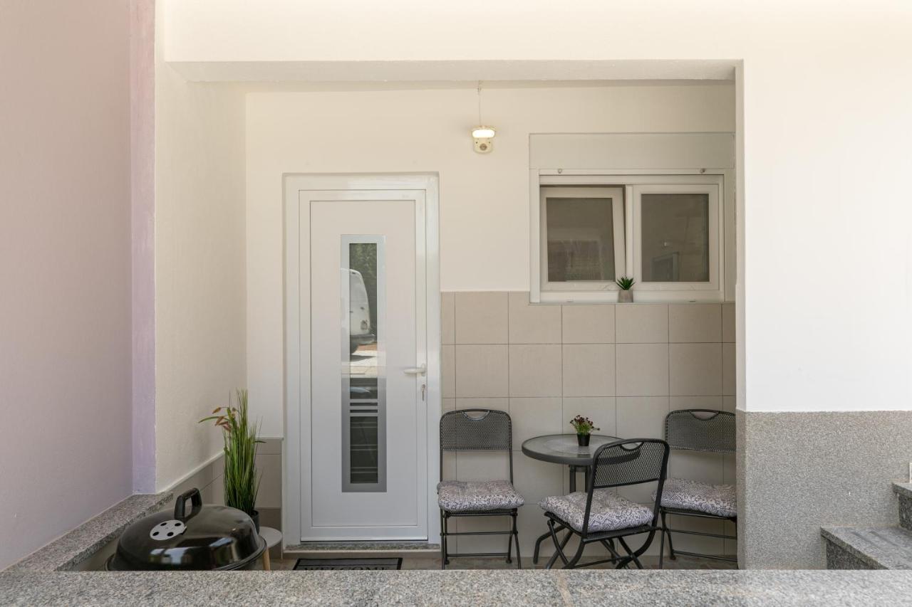 Apartments Tina Stinjan Пула Екстериор снимка