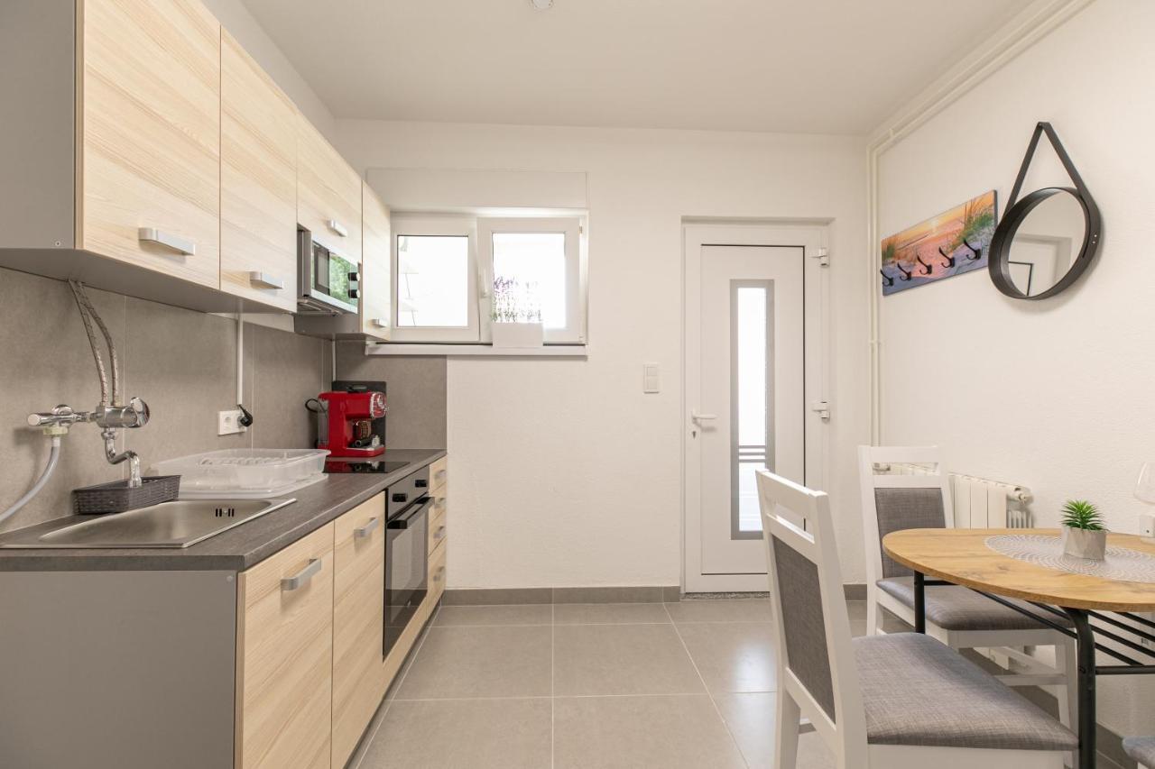 Apartments Tina Stinjan Пула Екстериор снимка