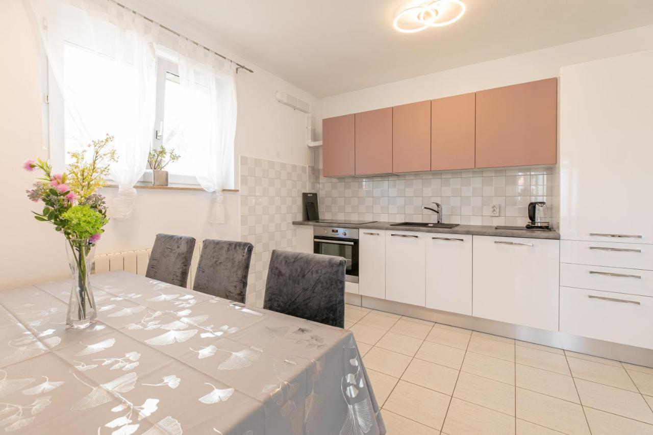 Apartments Tina Stinjan Пула Екстериор снимка
