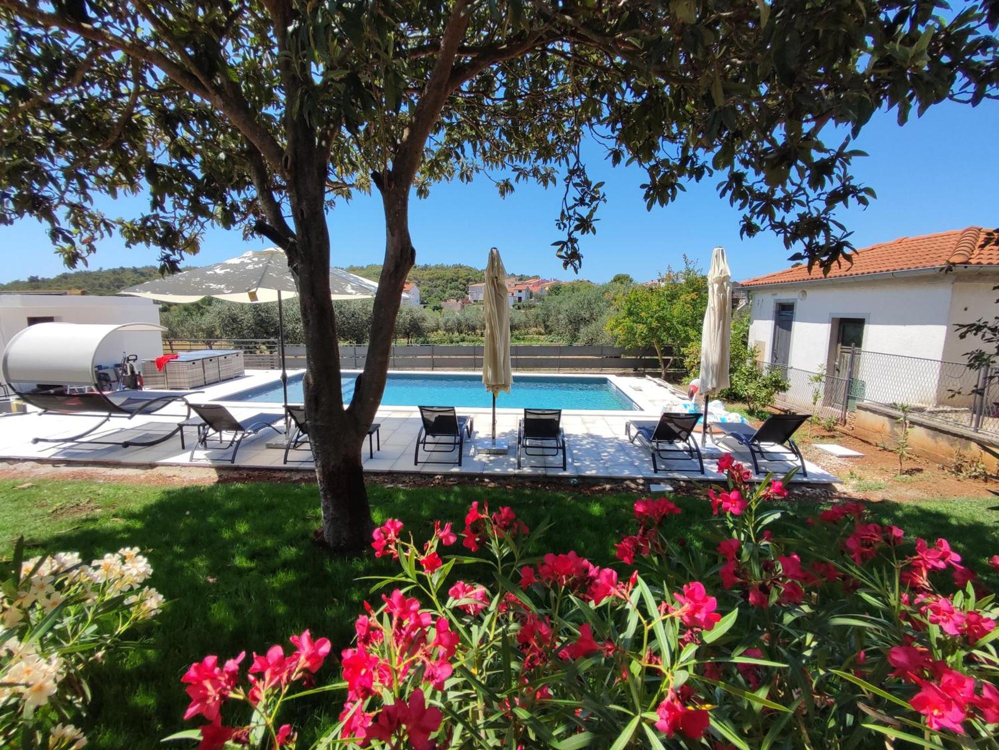 Apartments Tina Stinjan Пула Екстериор снимка