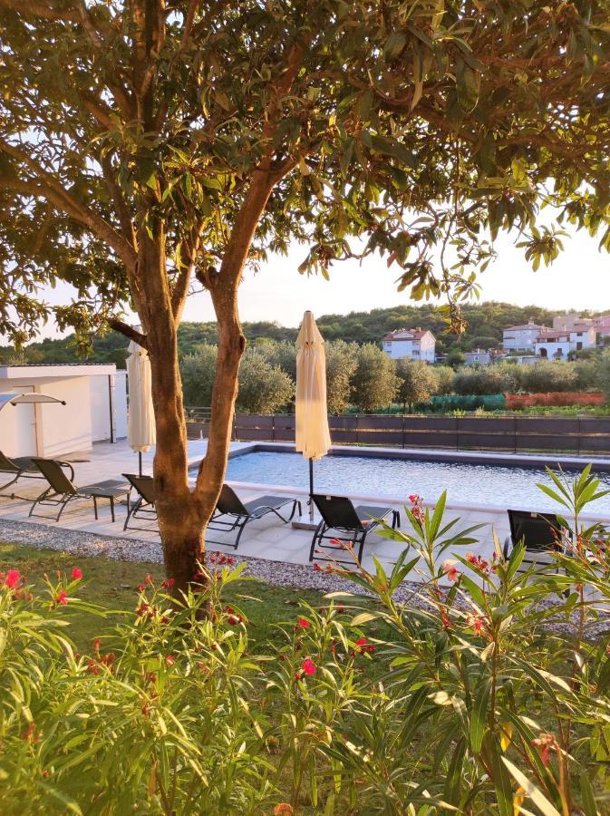 Apartments Tina Stinjan Пула Екстериор снимка