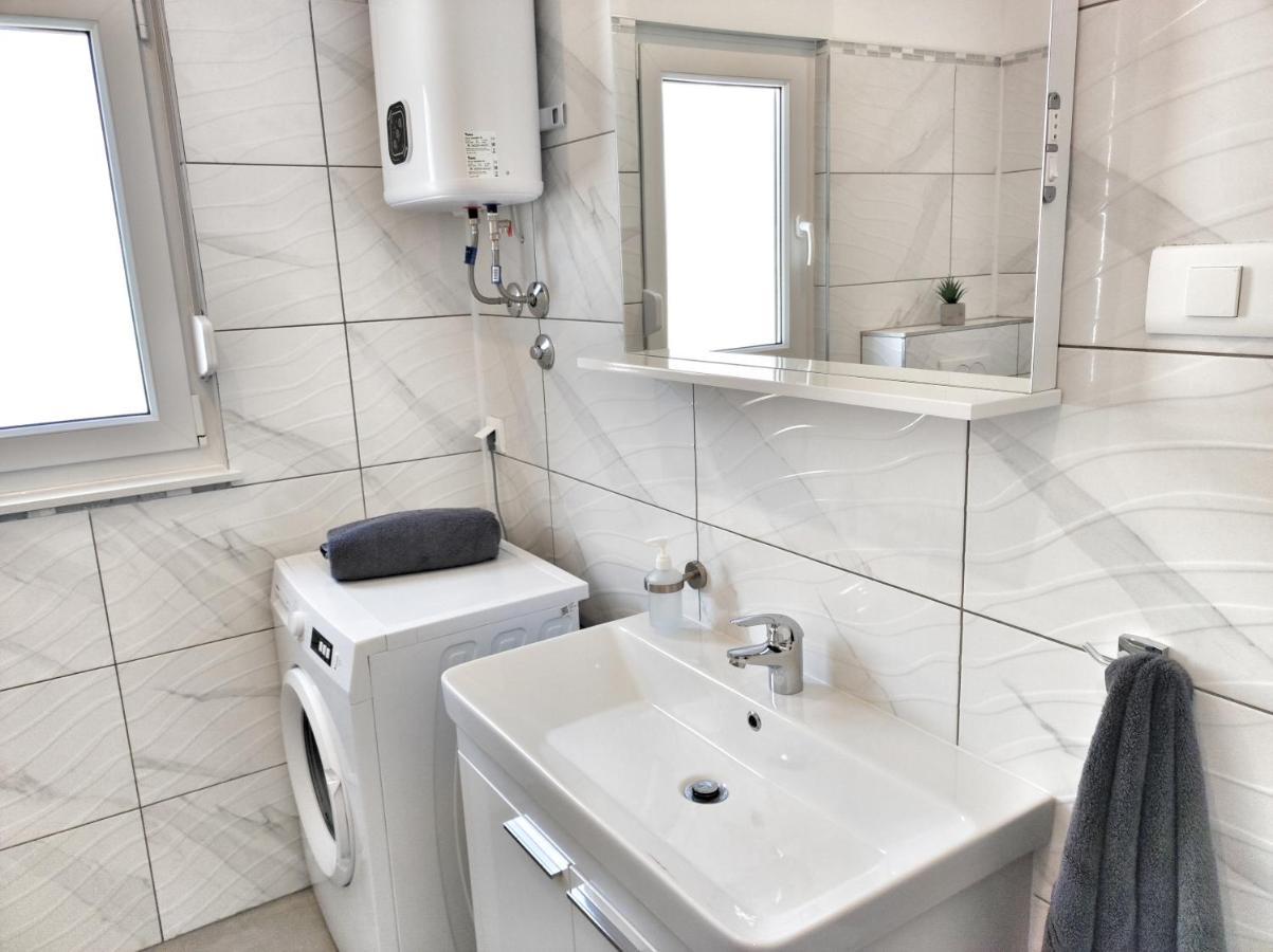 Apartments Tina Stinjan Пула Екстериор снимка