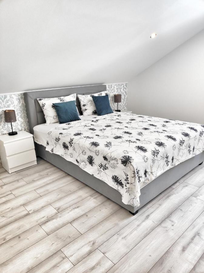 Apartments Tina Stinjan Пула Екстериор снимка