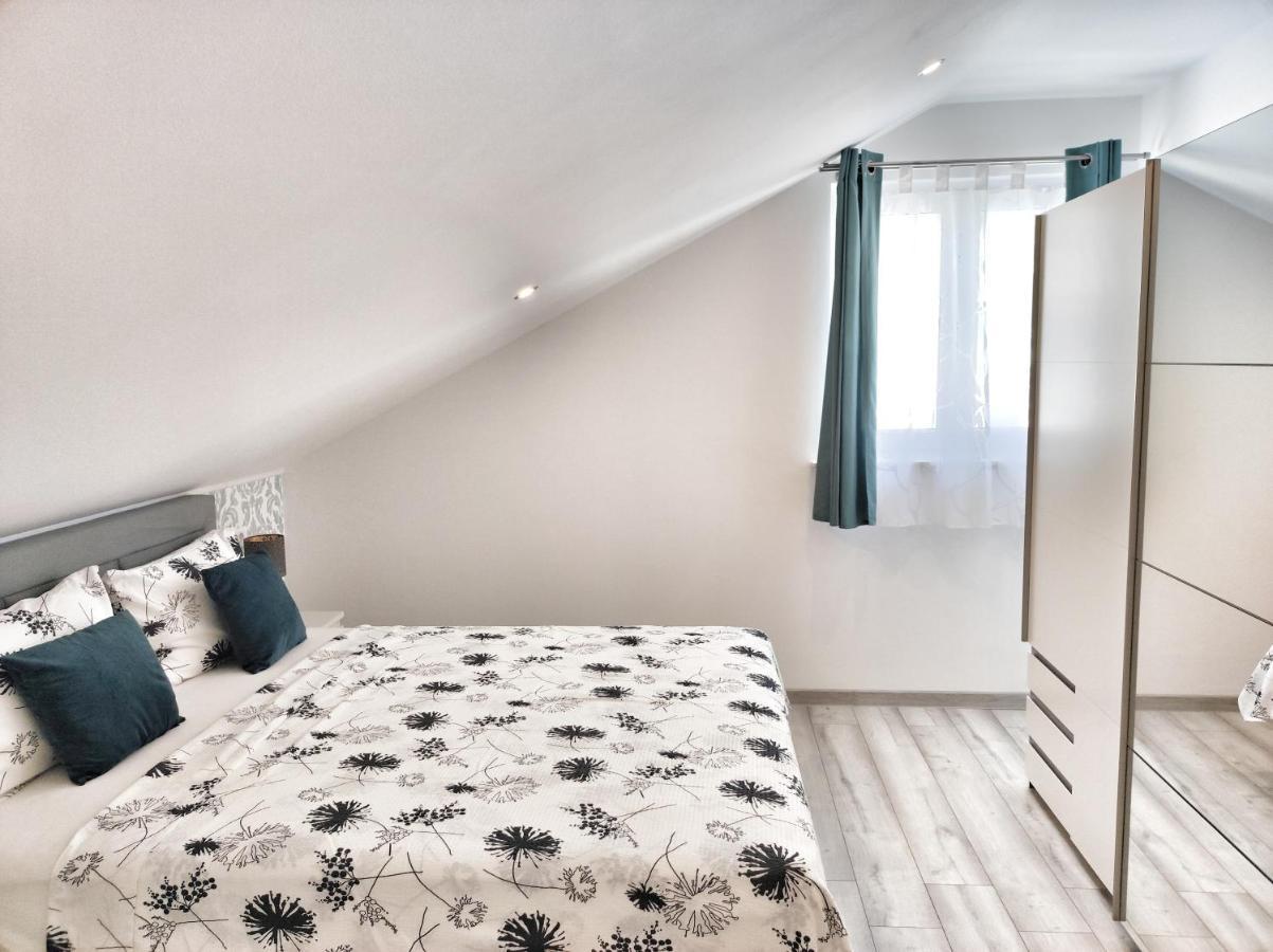 Apartments Tina Stinjan Пула Екстериор снимка