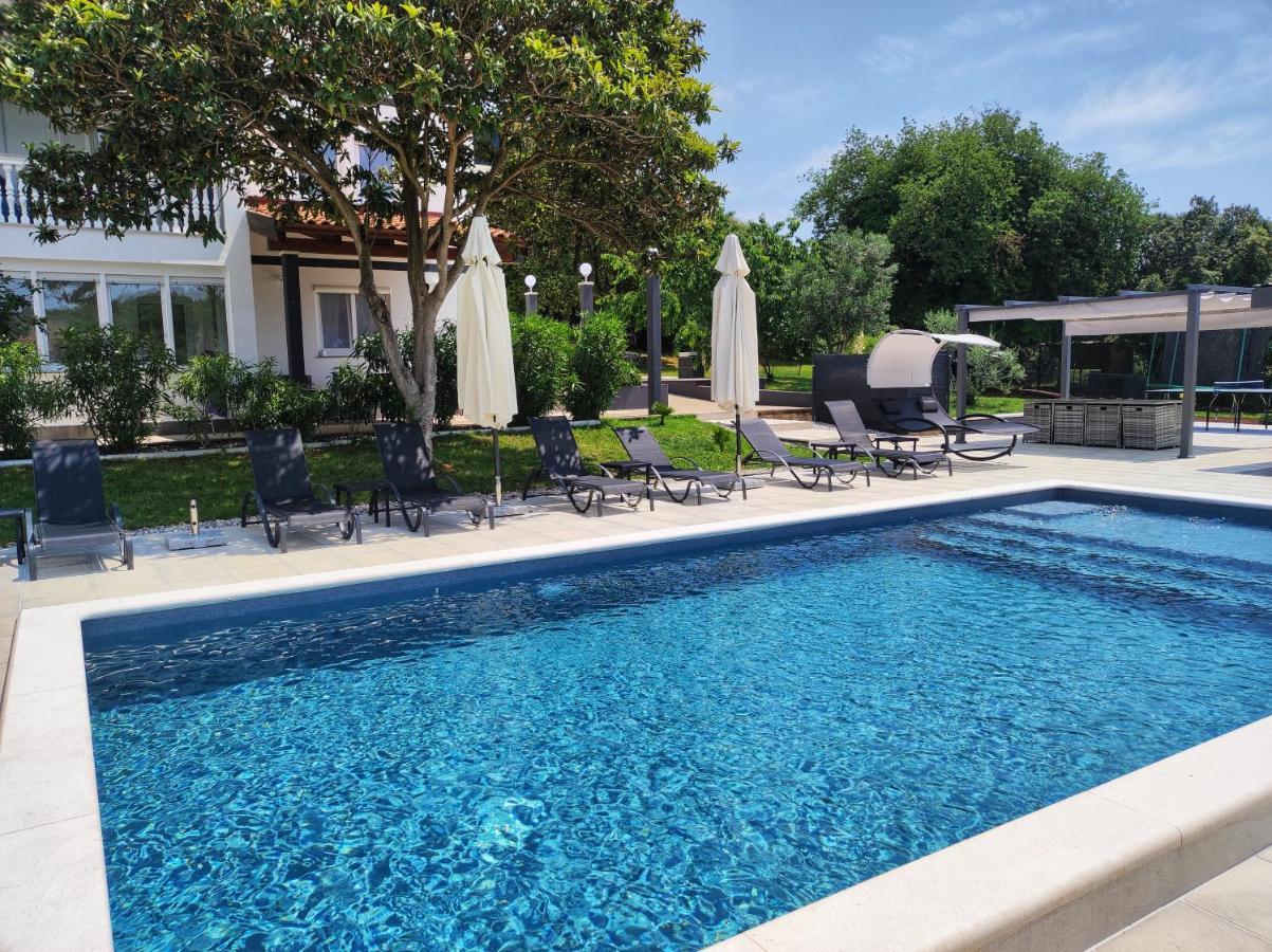Apartments Tina Stinjan Пула Екстериор снимка